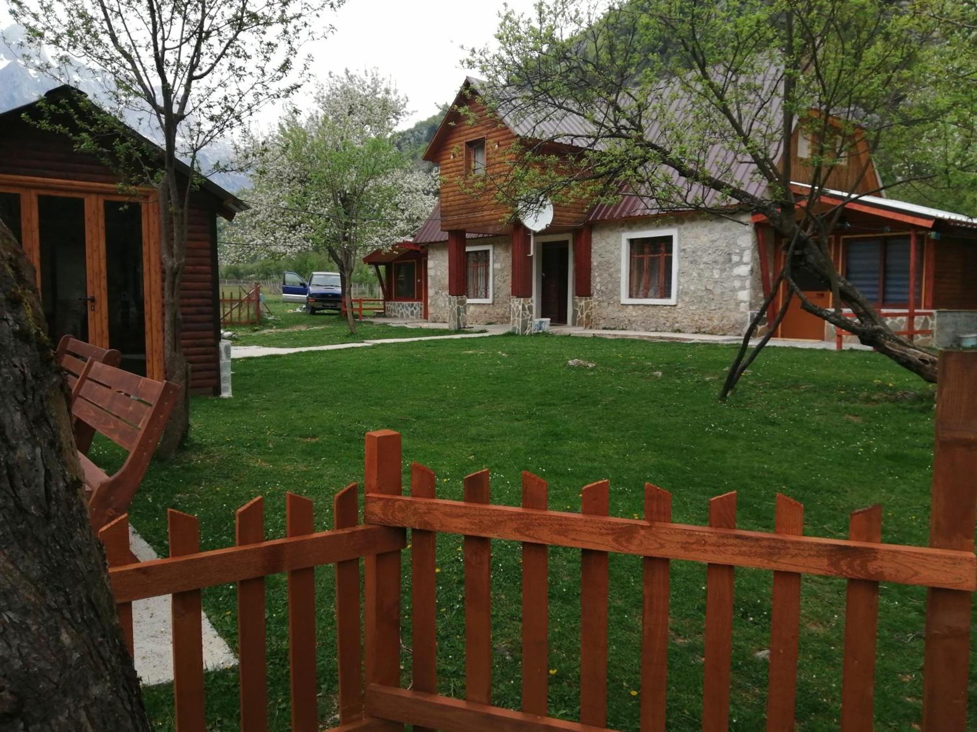 Bujtina Pllumi Theth B&B 외부 사진
